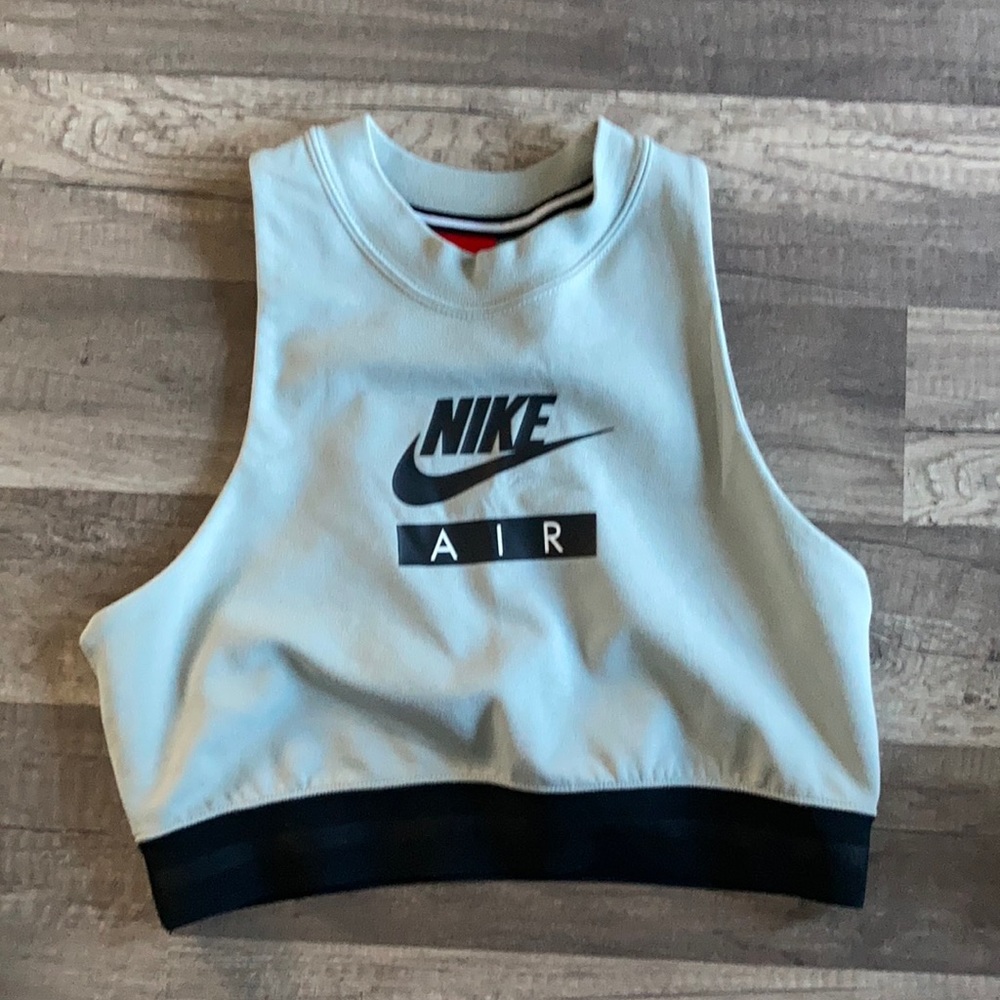 Nike crop top. Size S.